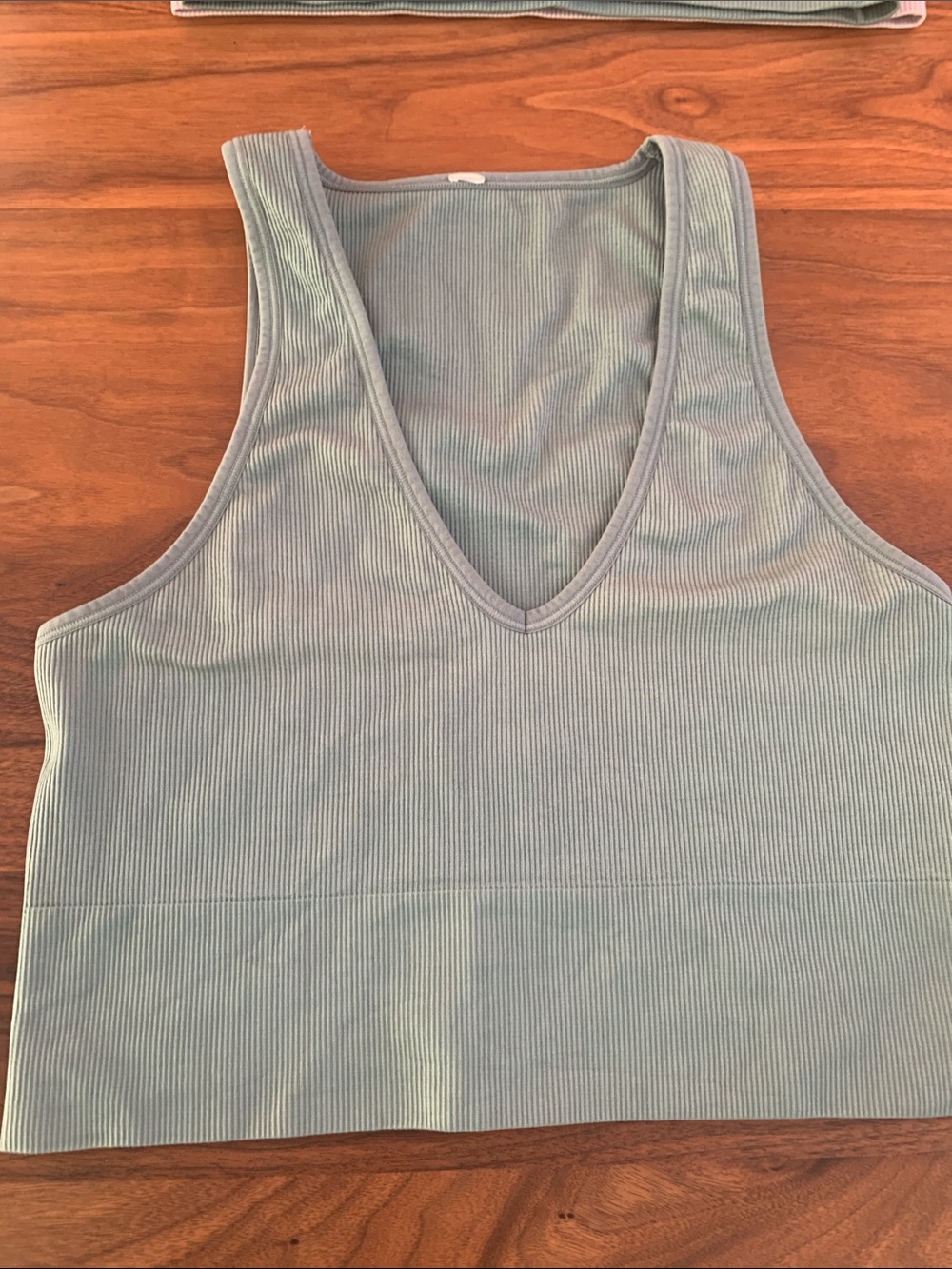 Athleta Aurora seamless Ribbed V-Neck cropped Tank Top in Sage Green: large